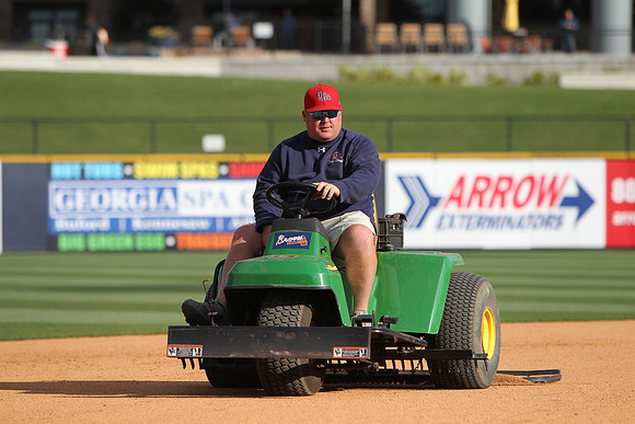 Groundscrew_05062016_KarlLMoore-3