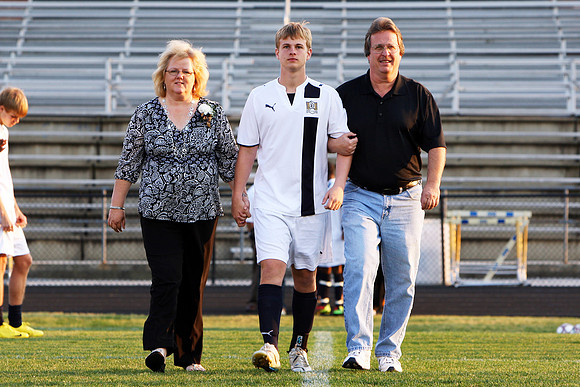 KLM_DHS Senior Night 2010_048