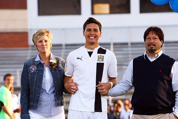 KLM_DHS Senior Night 2010_037
