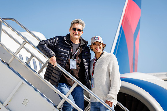 AF_20241116_PartnerFlyaway_KM-220