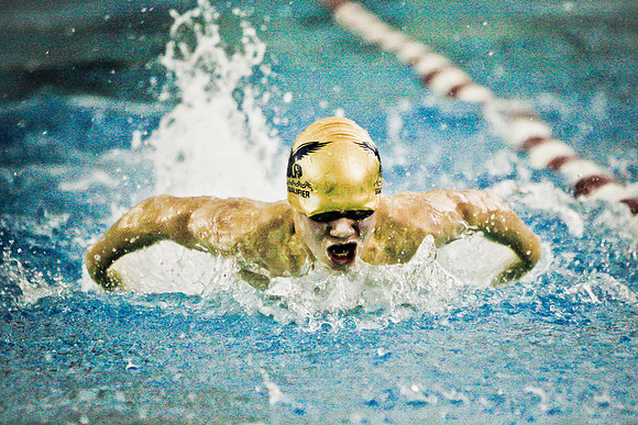 KLM_DHS Swim_01202011-034