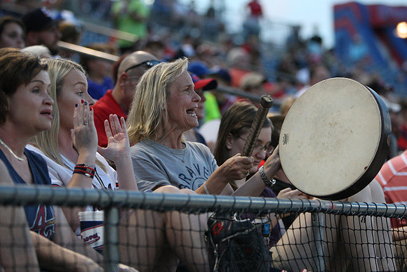 Fans_08132016_KarlLMoore-7