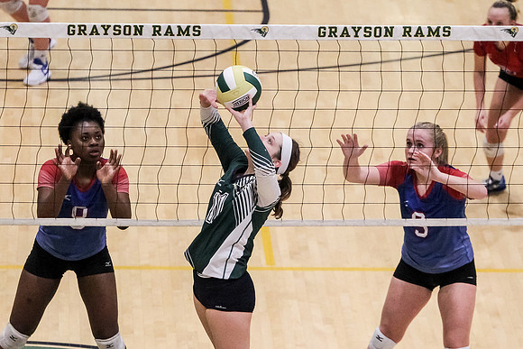PRVolleyball_10112017_KarlLMoore-43