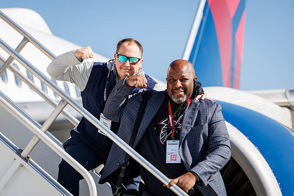 AF_20241116_PartnerFlyaway_KM-219