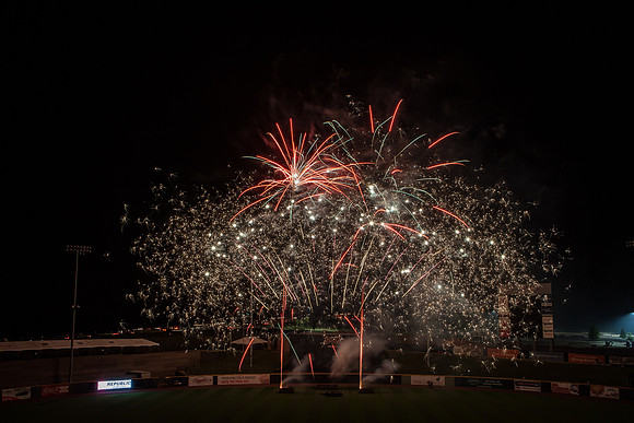 Fireworks_07042014_KarlLMoore-10