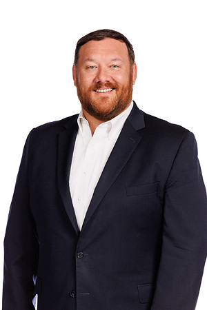 Headshot_Eric Johnson_05082023_MooreshotsLLC-1