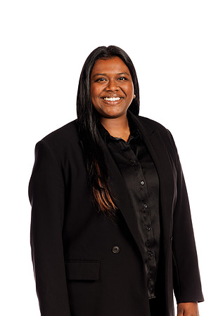Headshot_Karyna Pillay_05082023_MooreshotsLLC-1