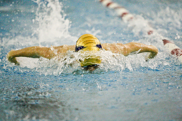 KLM_DHS Swim_01202011-035