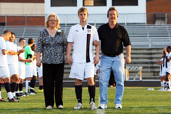 KLM_DHS Senior Night 2010_049