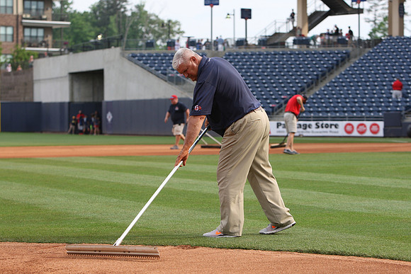 Groundscrew_04302016_KarlLMoore-2