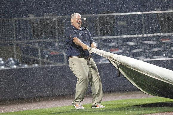 Groundscrew_04302016_KarlLMoore-14