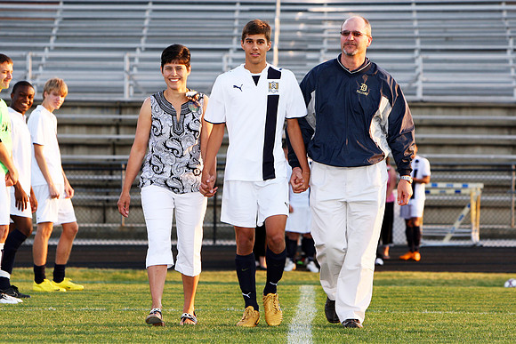 KLM_DHS Senior Night 2010_043